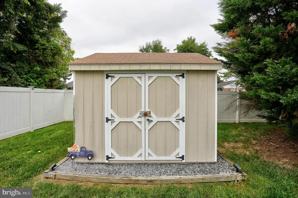 Photo of 5901 LYNBROOK ROAD
