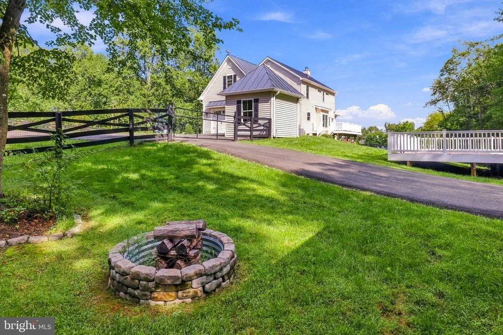 Photo of 7135 LEEDS MANOR ROAD