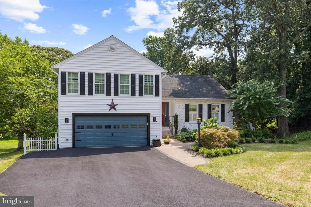 Photo of 527 BAY HILLS DRIVE