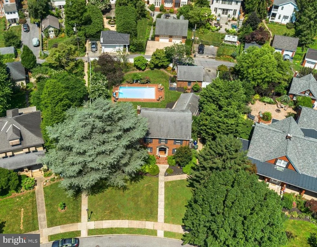 Photo of 305 COLLEGE PLACE