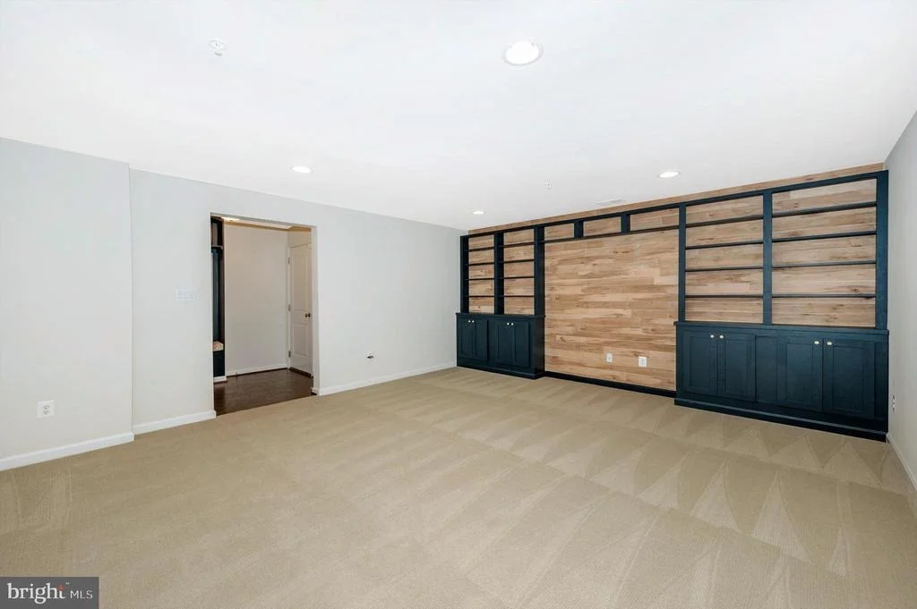 Photo of 8420 CLIFFVIEW LANE