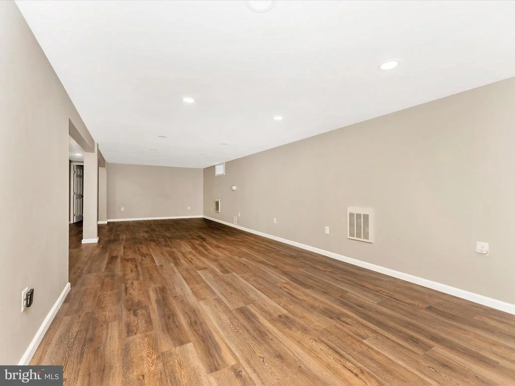 Photo of 2833 RODERICK ROAD