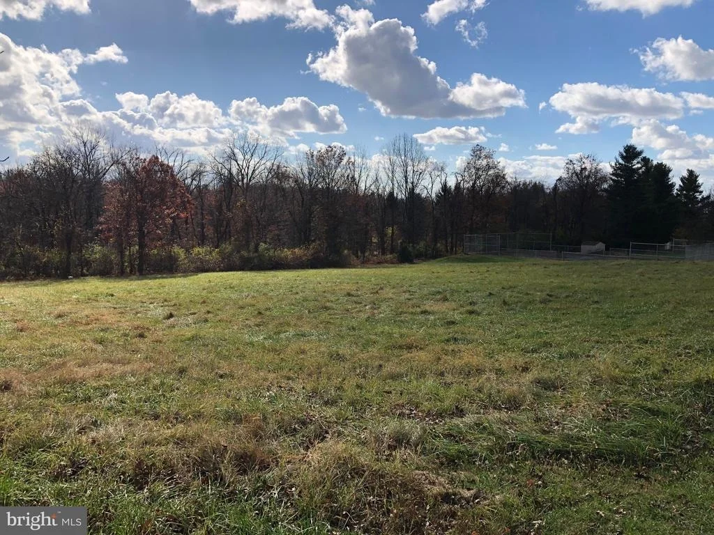 Photo of 4831 ROUND HILL ROAD