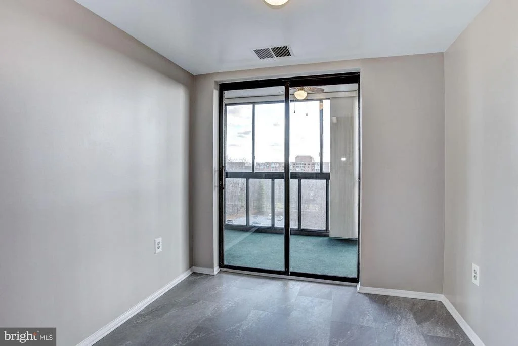 Photo of Unit 31007 at 15115 INTERLACHEN DRIVE