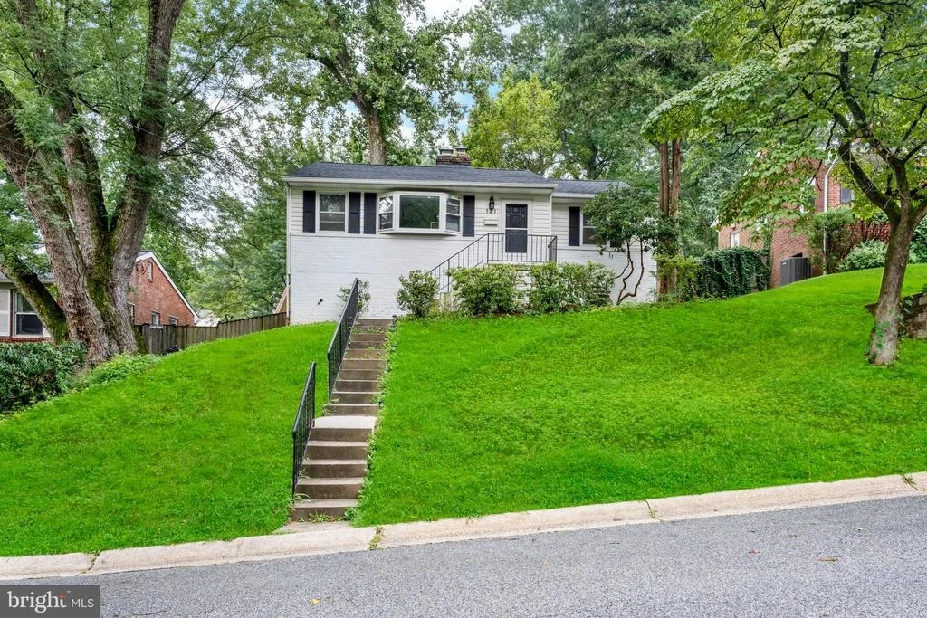 Photo of 121 WHITMOOR TERRACE