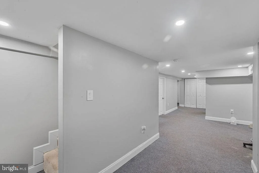 Photo of 8489 ARBUTUS ROAD