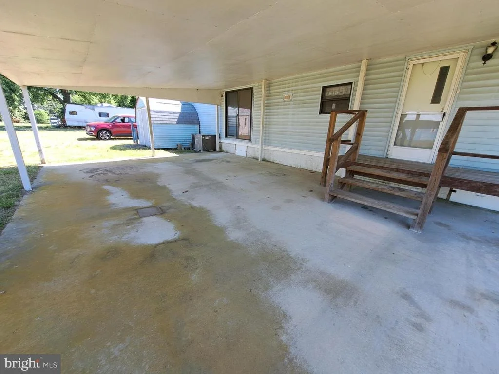 Photo of 6706 WHITELEY ROAD