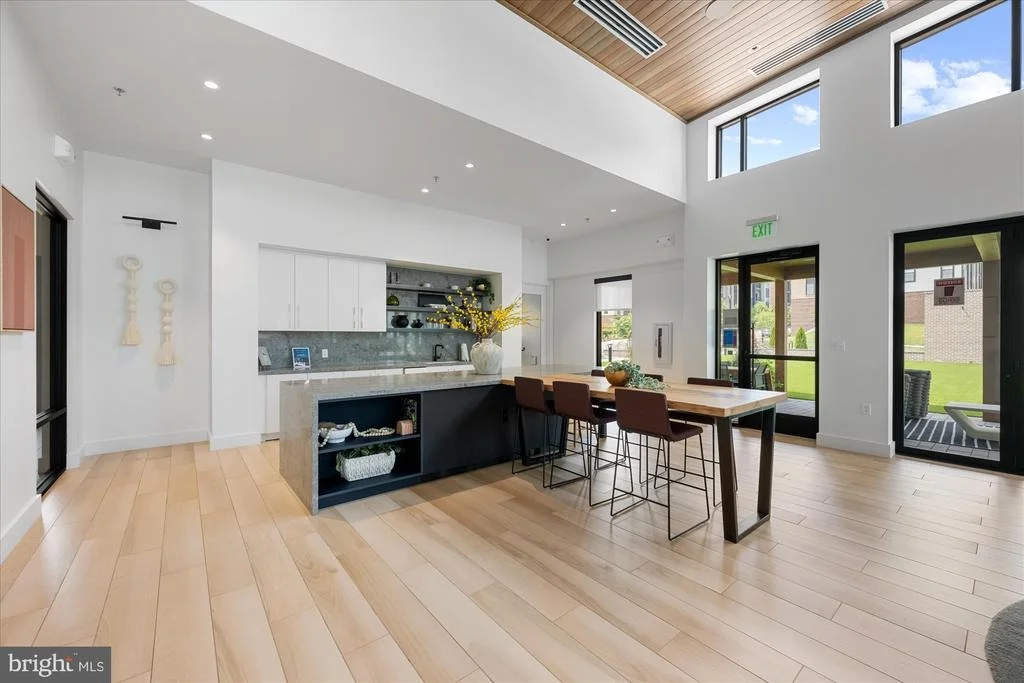 Photo of 43556 CENTERGATE DRIVE
