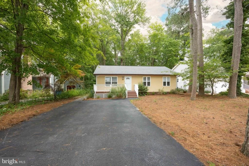 Photo of 38 FAIRWAY LANE