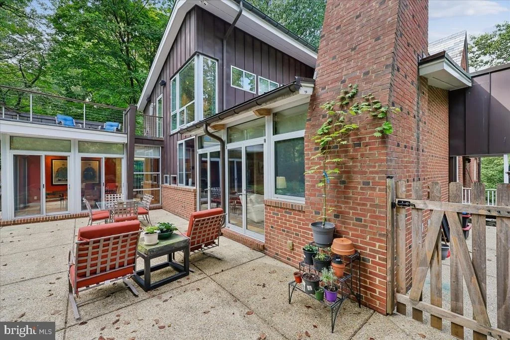 Photo of 1212 WOODSIDE PARKWAY