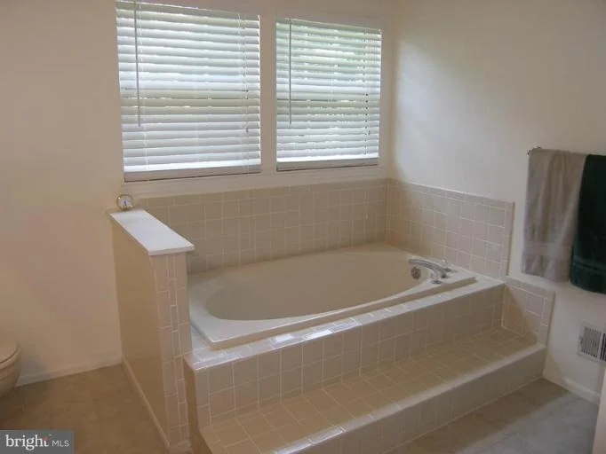 Photo of 125 BOOKHAM LANE