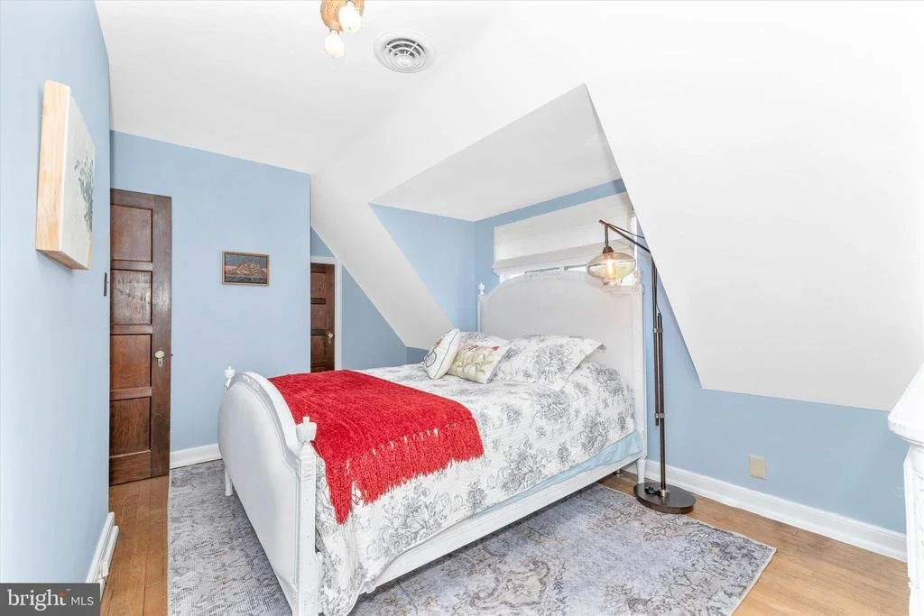 Photo of 402 W 2ND STREET