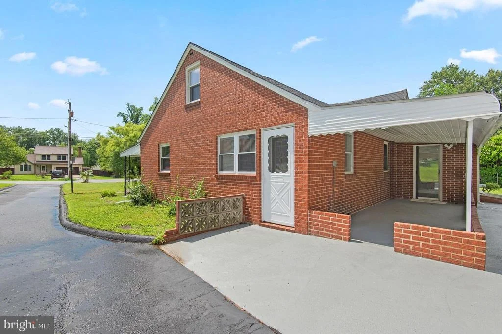 Photo of 1404 SPRING AVENUE