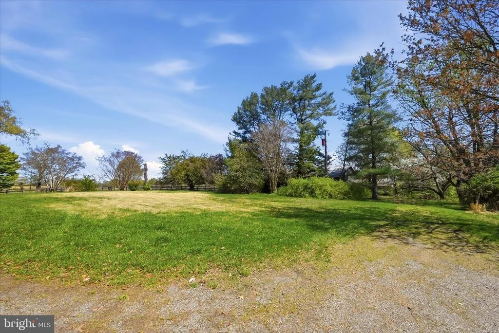 Photo of 2517 FIVE POINTS ROAD