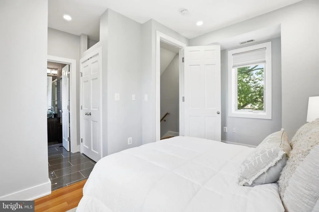 Photo of 915 3RD STREET NE