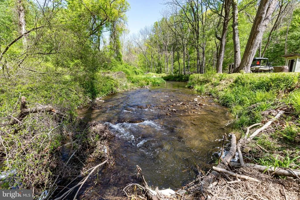 Photo of 2310 PUTNAM ROAD