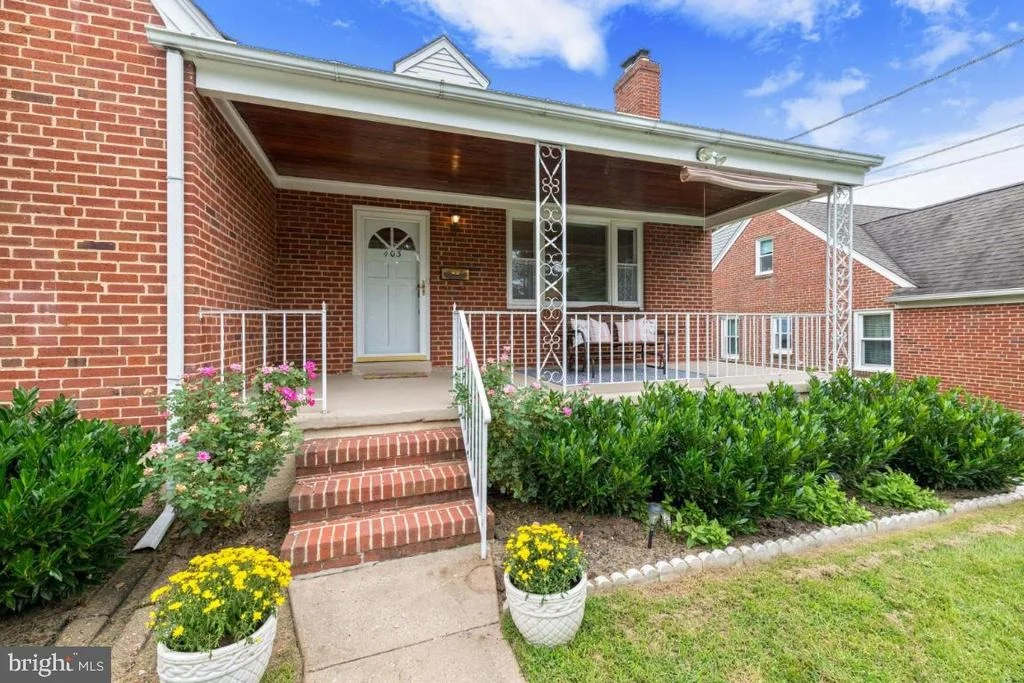 Photo of 403 GRALAN ROAD