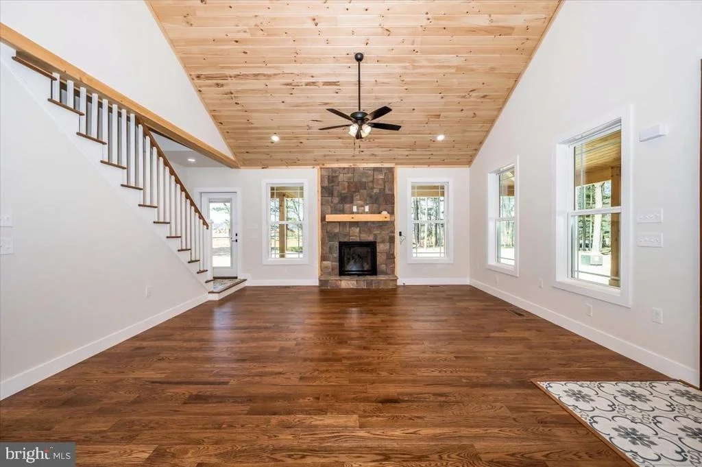 Photo of 460 SHADE TREE LANE