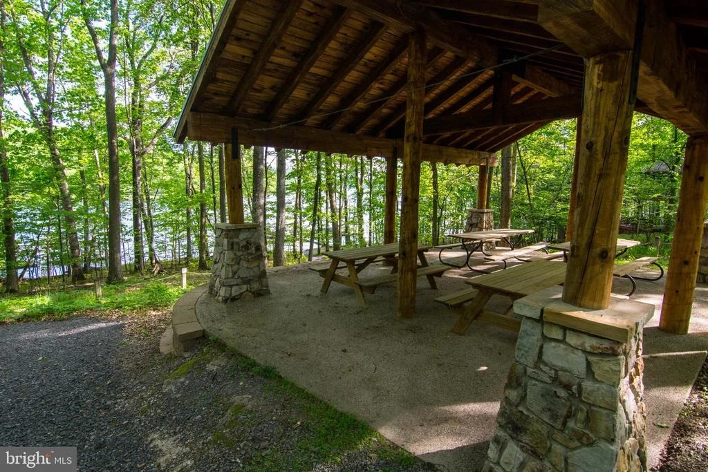 Photo of 84 MOUNTAINTOP ROAD