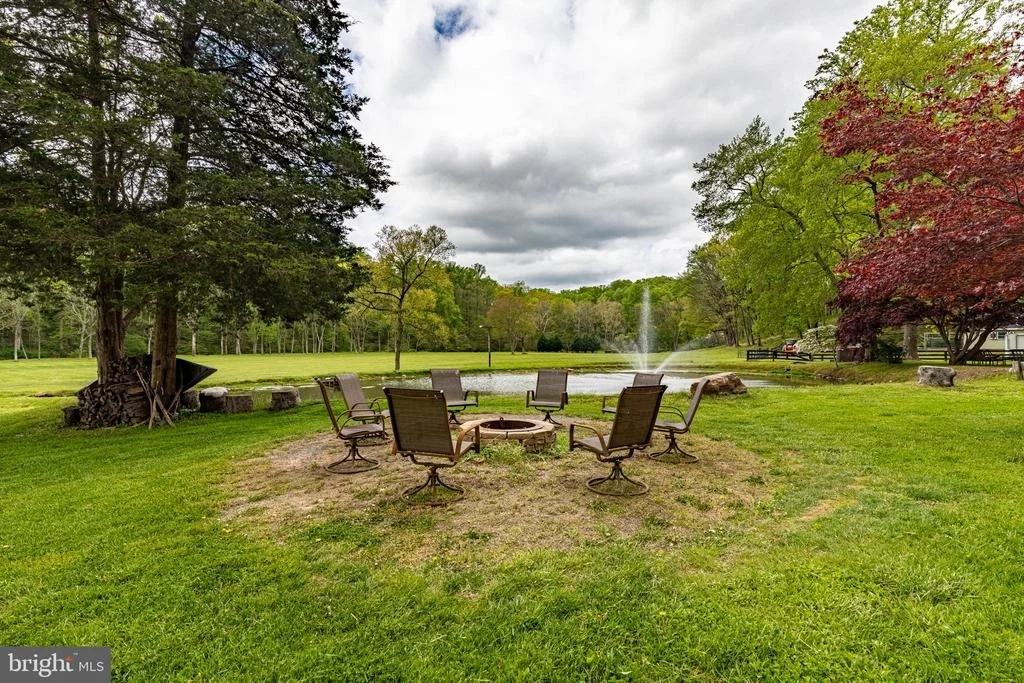 Photo of 2310 PUTNAM ROAD