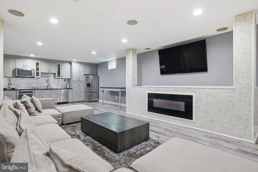 Photo of 20623 HOLYOKE DRIVE