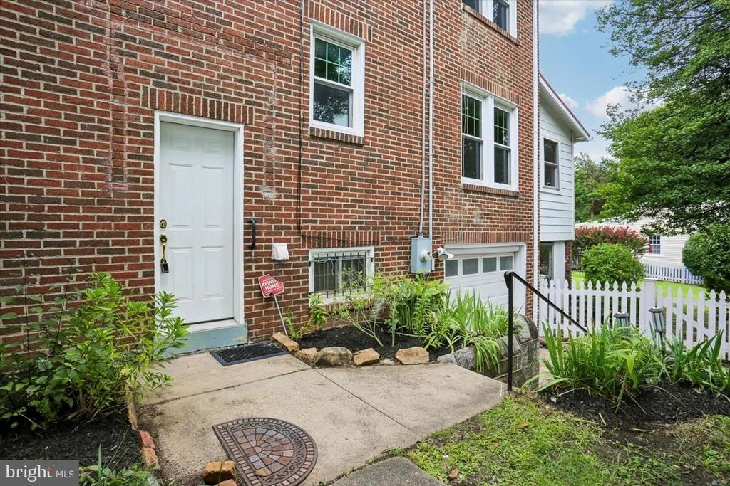 Photo of 9501 COLESVILLE ROAD