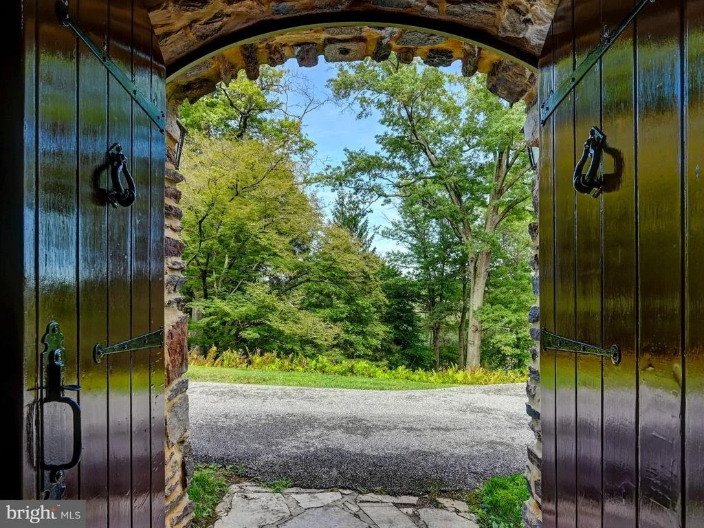 Photo of 1860 CIRCLE ROAD