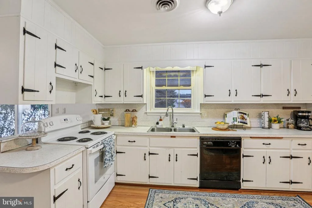 Photo of 24140 DOREEN DRIVE