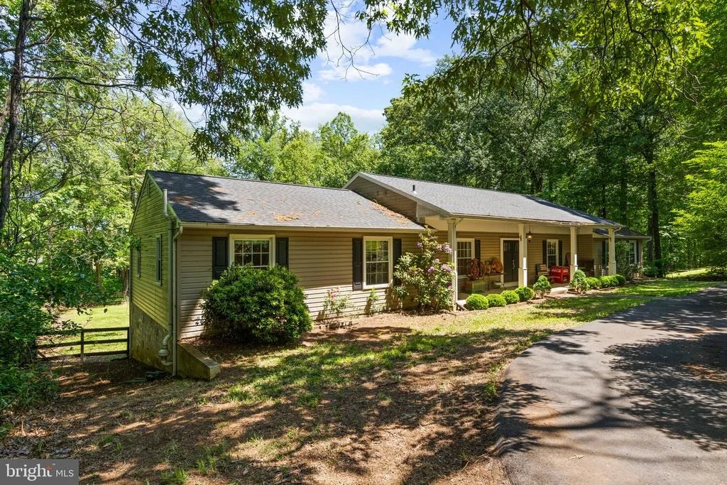 Photo of 7281 FORREST ROAD