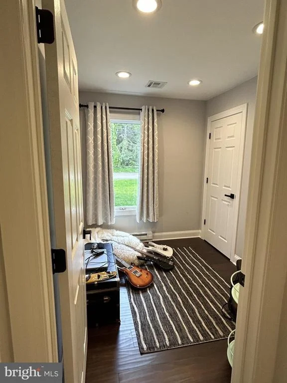Photo of 902 N ISLAND ROAD