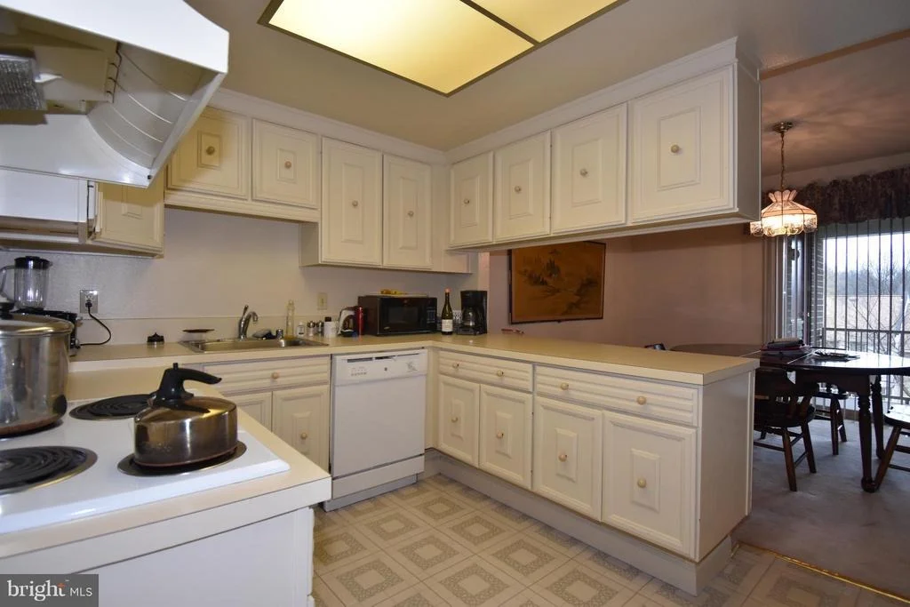Photo of Unit 682D at 3330 GLENEAGLES DRIVE