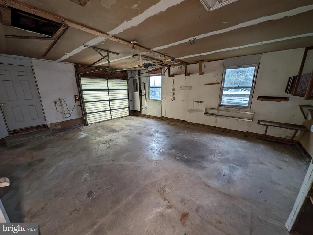 Photo of 585 GROVE NECK ROAD