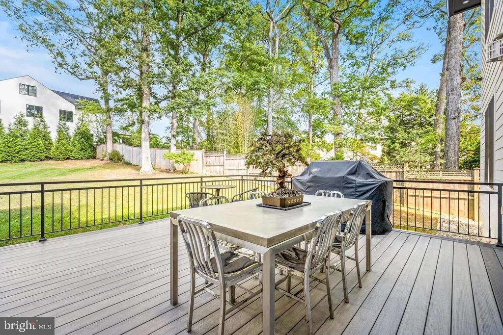 Photo of 6884 CHURCHILL ROAD