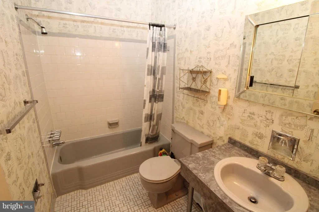Photo of 1222 DOWNS DRIVE