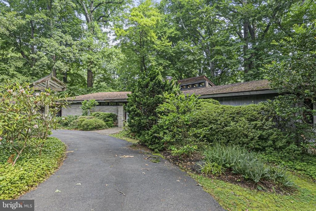 Photo of 2 BUTTONWOOD LANE