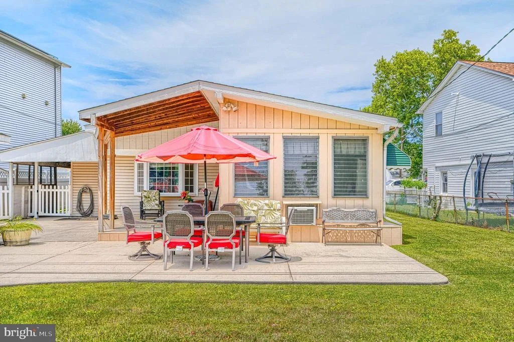 Photo of 7813 FAIRGREEN ROAD