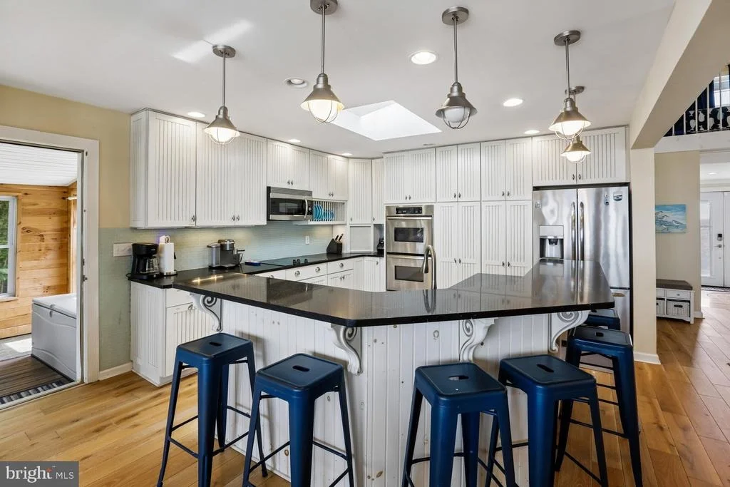 Photo of 8034 RIVERVIEW ROAD