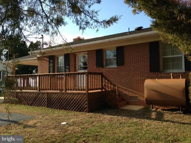 Photo of 20545 WATERLOO LANE