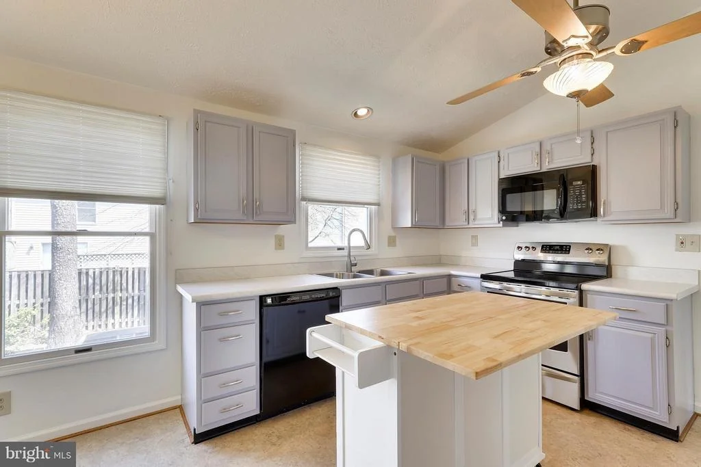 Photo of 19 SCHUBERT COURT