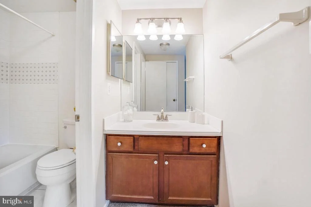 Photo of 14652 WOONSOCKETT DRIVE