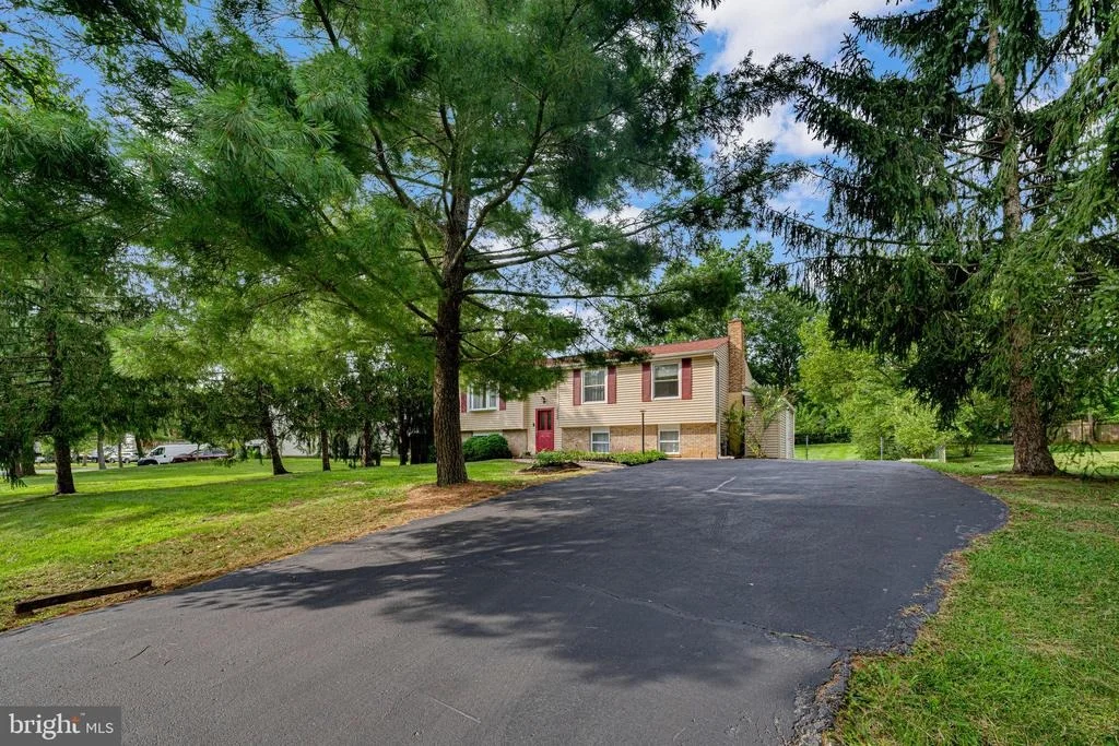 Photo of 19130 DOWDEN CIRCLE