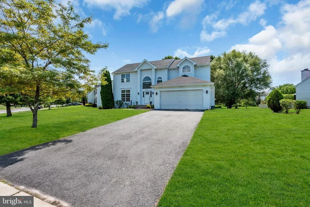 Photo of 1055 HUNTINGDON DRIVE