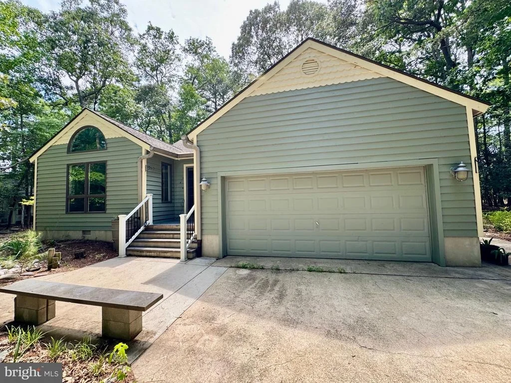 Photo of 23735 WOODS DRIVE