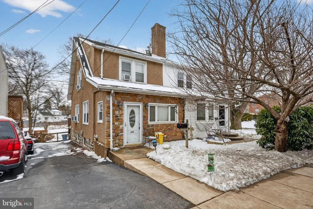 Photo of 624 E SPRINGFIELD ROAD