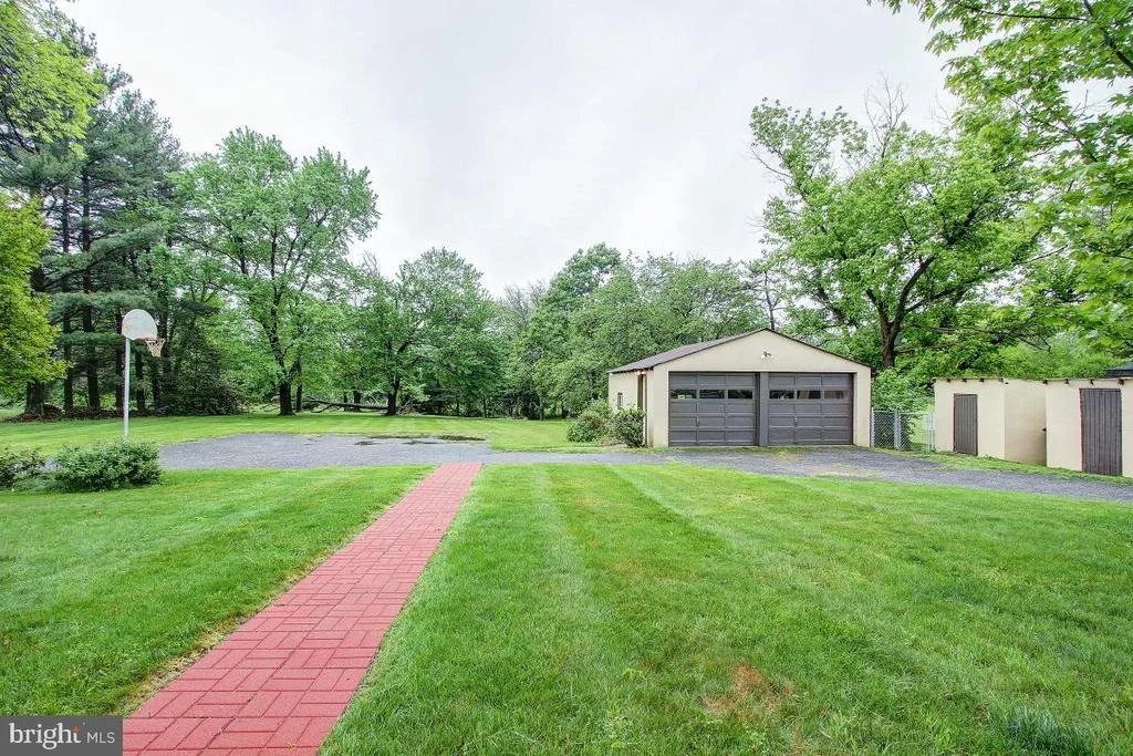 Photo of 3010 MAPLEHILL ROAD