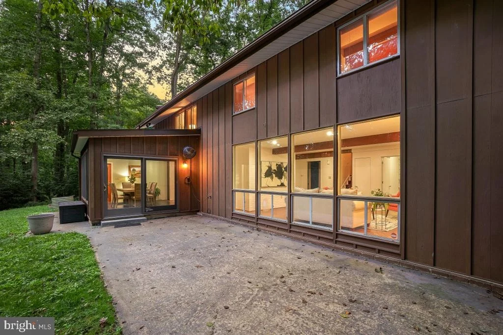 Photo of 8545 PINEWAY COURT