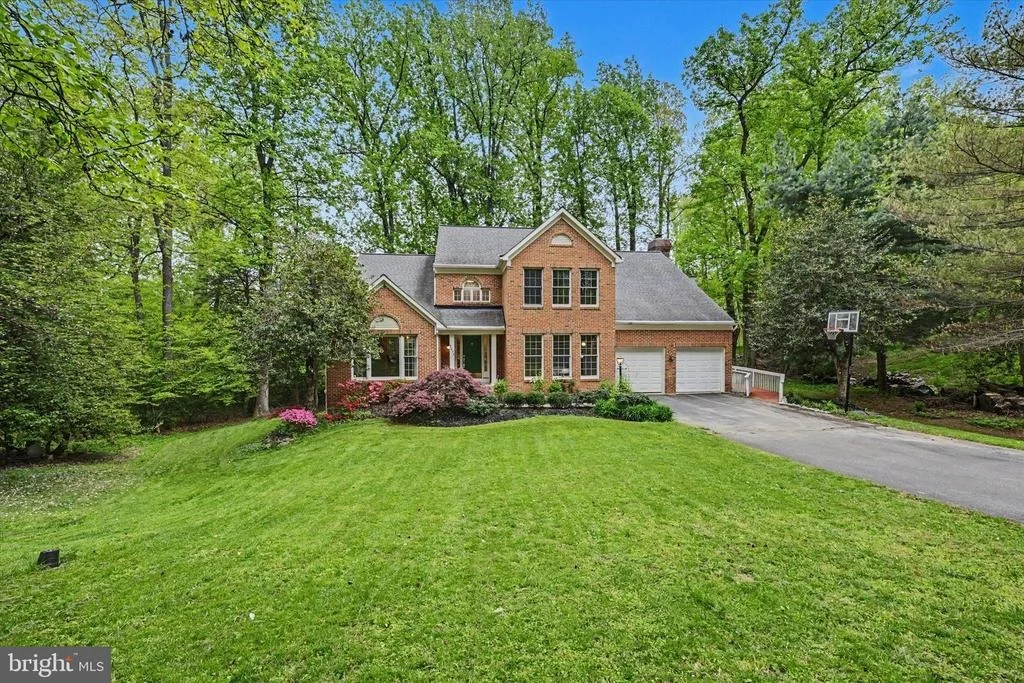 Photo of 8033 CREST ROAD