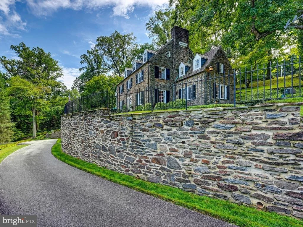 Photo of 1860 CIRCLE ROAD