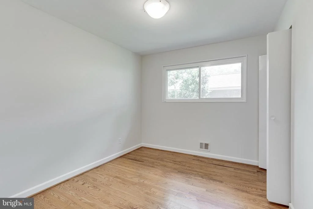 Photo of 3910 MONTROSE DRIVEWAY