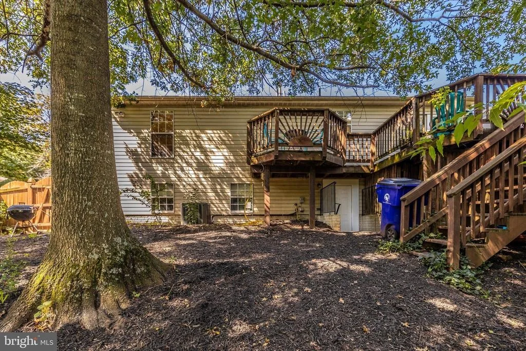 Photo of 1001 CHINABERRY DRIVE